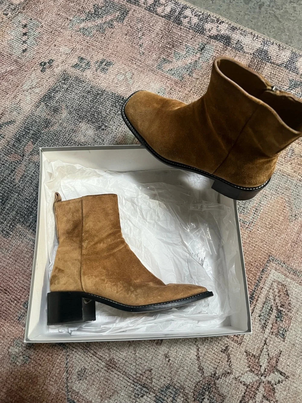 Everlane Suede Ankle Boots in Brown size 8 - Picture 5 of 9